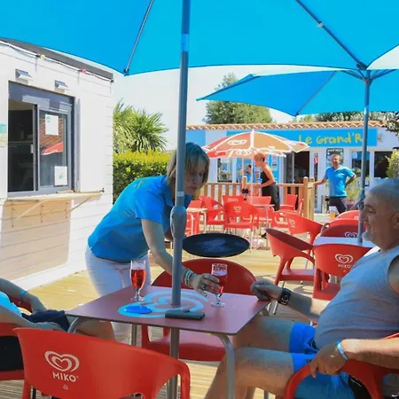 Kemp Mobil Spacieux Avec Terrasse, 3 Chambres, 6 Personnes - Api-1-52-1475 *